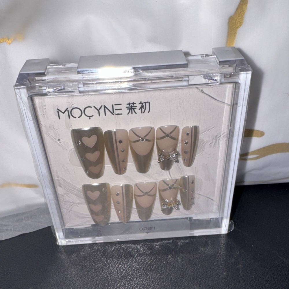 MO CYNE Heart and Gem Nail Set (All Nail Sizes)